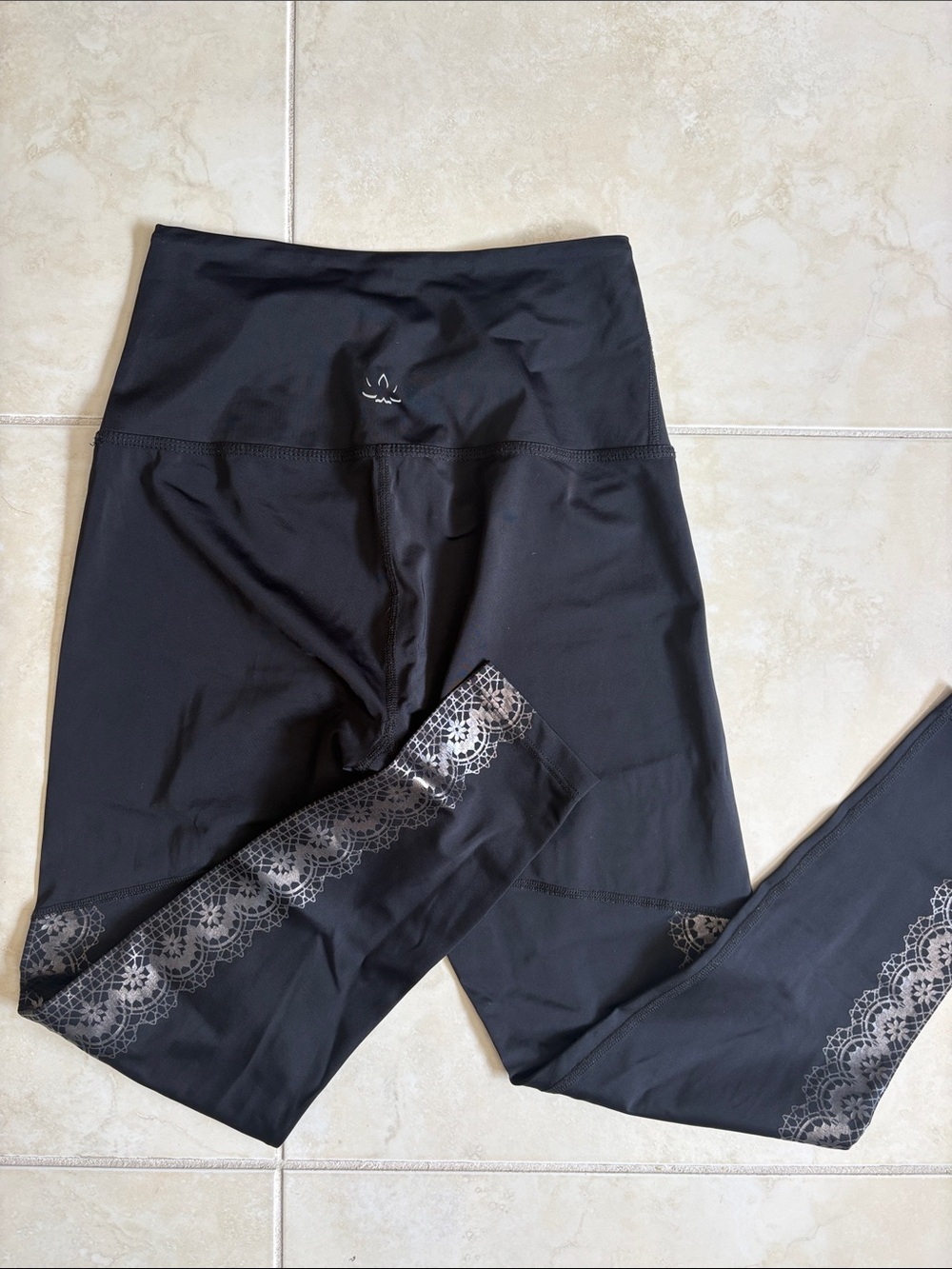 Beyond Yoga Black Metallic Design High-Waist 7/8 Leggings Small